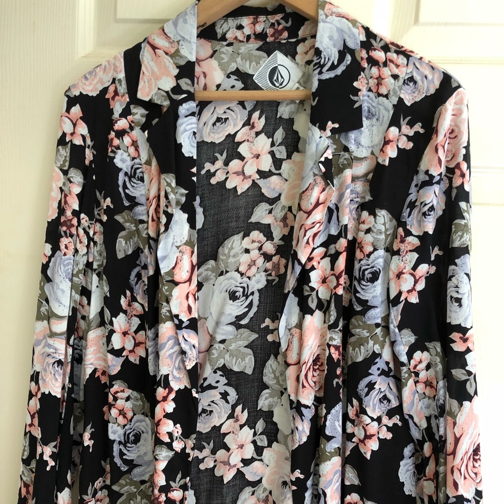 Volcom Women’s floral top